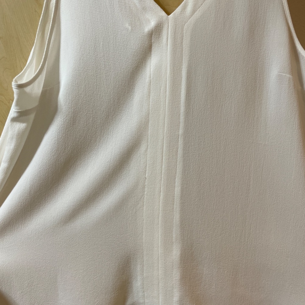Women XXL Beautiful and Simple Lightweight White Tank Blouse Summer Top - Picture 3 of 6